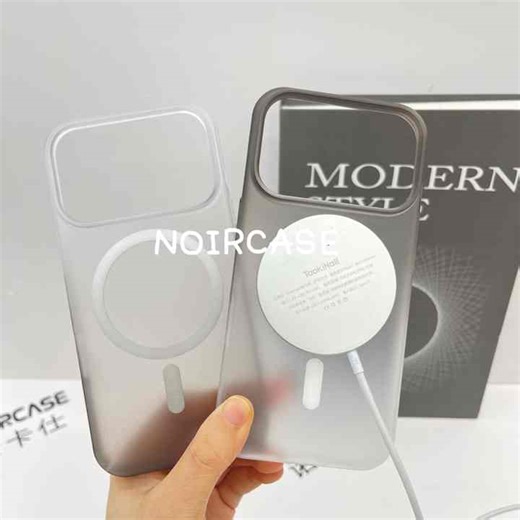 Solid Color Fashion Phone case Gradient Color Magnetic Wireless Charging for I Phone 16 17 Back Cover Transparent