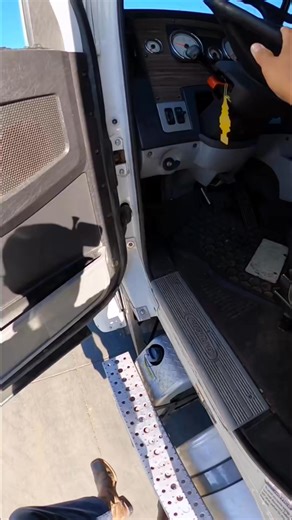 386K views · 7.1K reactions | Watch how milk is transferred from the dairy to a semi truck #informational #howto #california #dairy #fypシ #viral #4thofjuly | Leodanbrand | Facebook