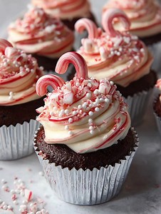 36K views · 394 reactions | Peppermint Swirl Holiday Cupcakes Festive chocolate cupcakes crowned with peppermint-vanilla buttercream and candy cane cheer! Yield: 12 cupcakes | Temp: 350°F (175°C) | Time: 35 minutes Key Ingredients First: Unsweetened cocoa powder All-purpose flour ....................... FULLL Recipe in First Cօʍʍеոτ  | Cake Shake | Facebook