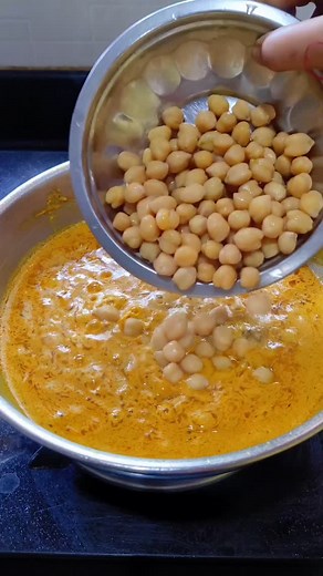 5.5K views · 6.8K reactions | Dahi wale chole Ingredients Curd Cashew Chilli Ginger garlic paste Turmeric powder Chilli powder Coriander powder Jeera powder Oil Jeera Kasuri methi Tomato Masala paste Boiled chana Ring onion Coriander leaves Garam masala Salt #reels #trending #viral #easyrecipe #dahiwalechole #proteincurry #viralvideo #recipe #food #recipereels | Easy Recipe Short | Facebook