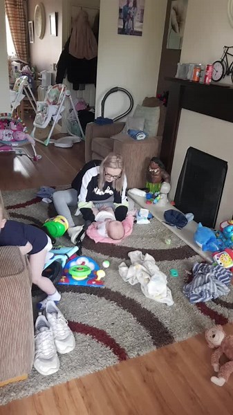 Shane Guidon (@shaneguidon)’s videos with Let’s move out - simplyevavibe