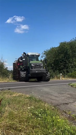 Farm life with Fendt 1050 and John Deere - join our farm