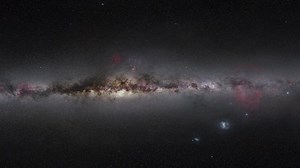 In Volo verso RCW 38 Questo spettacolare video inizia con una visione ad ampio campo della Via Lattea, per poi zoomare sulla splendida regione di formazione stellare RCW 38, soggetto della nuova immagine ripresa dal Very large Telescope e descritta in questo articolo-> http://www.universoastronomia.com/2018/07/11/unopera-darte-plasmata-da-giovani-stelle/ Credit: ESO, DSS, N. Risinger (skysurvey.org). Music: Astral Electronic | Universo Astronomia