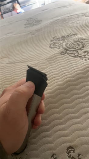 Philips Norelco Bodygroom 7000 head won’t stay on.