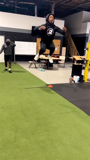 26K views · 392 reactions | Approach Tuck Jump to Split Lunge...