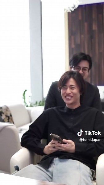 Kento Yamazaki's Stylish Haircut Tutorial Revealed