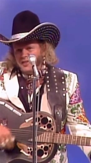 🎉 Happy Birthday to Outlaw Legend David Allan Coe! 🎶 1939 – Born in Akron, Ohio, David Allan Coe became one of country music’s most daring and influential voices. A songwriter, outlaw country singer, and guitarist, his best-known compositions include the #1 hits “Would You Lay With Me (In a Field of Stone)”, covered by Tanya Tucker, and “Take This Job and Shove It,” made famous by Johnny Paycheck. Beyond the hits, Coe was a cornerstone of the outlaw country movement, standing alongside Waylon 