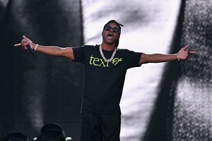 Lupe Fiasco Brushes Off Technical Difficulties With A Freestyle