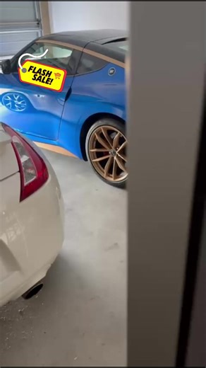 Car lovers are turning their photos into neon frames