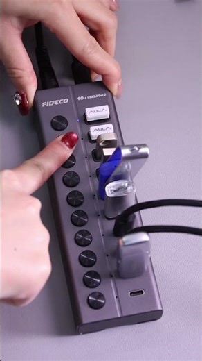 10 Ports USB Hub : Carry all possibilities，it's not just ports, it's freedom.