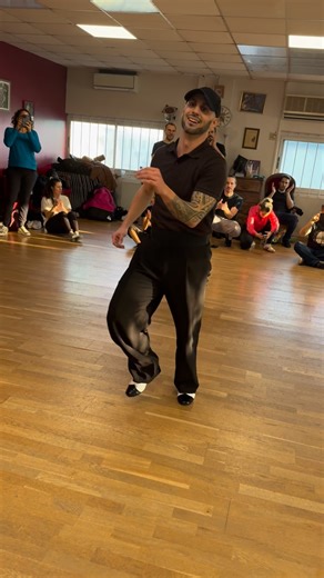 𝐉𝐞́𝐫𝐞́𝐦𝐲 𝐌𝐚𝐫𝐭𝐢𝐧𝐞𝐳 on Instagram: "📍MISTICA LAB //2 : Footwork & Pachanga 🕺🏻🧠 @jeremymartinez_mistica 🏡 @mistica_salsa_academy_ Bailar es vivir. Gracias SALSA por ayudarme a pasar cada momento difícil de la vida, a mostrar me la luz cuando veo solo la sombra, a darme calor cuando me siento apagado. Mi meta para 2026: Disfrutar, vivir, bailar y como dicen dos canciones famosas: amar lo más que podamos, porque todo tiene su final. #salsero #salsamontpellier #salsaon2 #pachanga #mi