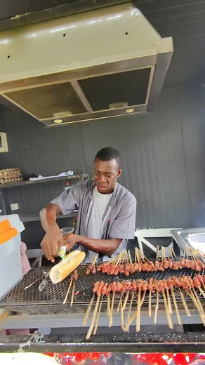 55K views · 2.7K reactions | PRANK PAUN CHIEN | Le Goat Des Pranks | Facebook