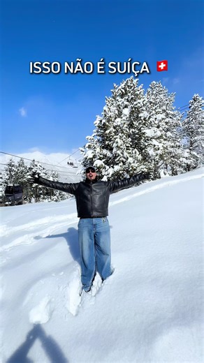 UM DOS MELHORES DESTINOS DE NEVE DO MUNDO 😱🏂🌎 E FICA PERTINHO DE PORTUGAL 🇵🇹 E PARA ENTRAR NESSE PAÍS, VOCÊ PRECISA APENAS DO SEU PASSAPORTE! ❌ Não é a Suíça 🇨🇭 ❌ Não é Luxemburgo 🇱🇺 ❌ Nem a Alemanha 🇩🇪 ✅ Você encontra passagens de autocarro muito baratas, mas é preciso fazer uma parada em Barcelona e, depois, seguir para Andorra. Se preferir ir de avião, é o mesmo processo: pega-se um voo para Barcelona e, chegando lá, um autocarro até andorra já que o país não possui aeroporto. ✅ Al