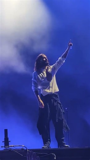 Milan. 🇮🇹 #jaredleto #concert #thirtysecondstomars #rockmusic #band #Italy #trending #beautifulmusic