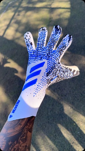 𝘼𝘽𝘼𝙅𝙊𝘿𝙀𝙇𝙊𝙎𝙏𝙍𝙀𝙎𝙋𝘼𝙇𝙊𝙎®️ on Instagram: "Guantes de arquero adidas Predator PRO Hybrid Promo Edición limitada Guantes de portero Adidas Predator PRO Hybrid Promo de edición limitada Ofrece un agarre y control inigualables El corte híbrido ofrece un ajuste cómodo y natural Pulgar de corte negativo para una mayor flexibilidad 4mm URG 2.0 látex para un agarre excepcional en todas las condiciones Sin abrojo para garantizar un movimiento de muñeca mas comodo #viral #foryou #futbolargen