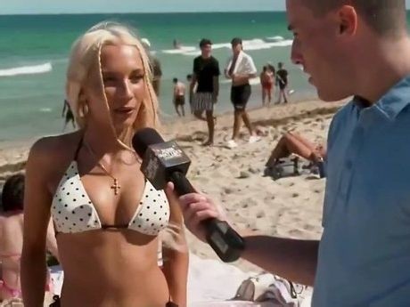 Reporter digs up most clueless spring breakers in bewildering beach interviews: 'Black out with my rack out'