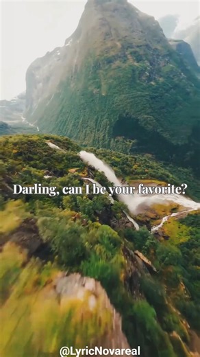 favourite - isabel larosa | lyrics | aesthetic | Whatsapp status | #lyrics #favourite #isabellarosa