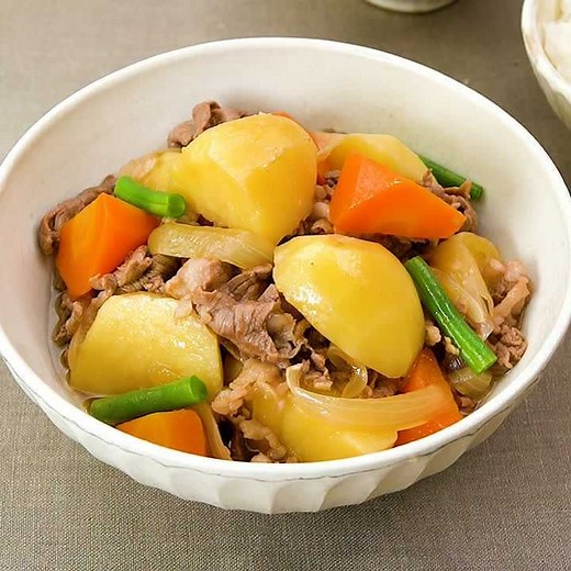 煮崩れしないコツも！失敗しない肉じゃがの王道レシピ | デリッシュキッチン