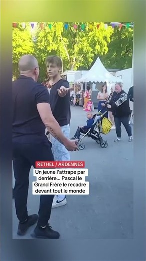 He grabs Pascal the Big Brother from behind… the reprimand is immediate 😅