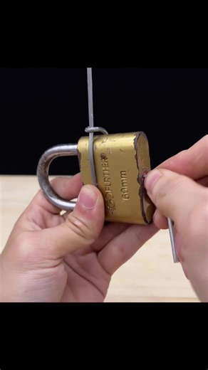 The only way to open a rusty padlock! Simple but almost no one can do it | Part 2 #tips #tipsandtricks #lifehack #lifetips #fyp