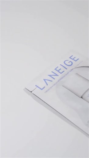윤슬 | 이너뷰티 & 스킨케어 | ISFJ | 40대 | 워킹맘 on Instagram: "🔊올겨울 화잘먹 치트키🗝️⋆ NEW 크림스킨 밀키 하이드레이션 시트 마스크 홀 타입 겔링 시트가 크림스킨 한 병의 보습감*을 오래 머금어 미세 홀 구조로 쿨링&쾌적감을 주고, 피부에 편안하게 밀착&안정감을 전달! 보습 포켓 에센스 홀에 가득 담긴 농축된 에센스가 피부에 흡수되면 시트에 구멍이 뽕뽕! 피부엔 진한 속보습 빵빵! #리그램 - @laneige_kr by @get_regrammer This winter’s ultimate cheat key for perfectly prepped skin🗝️⋆ NEW Cream Skin Milky Hydration Sheet Mask The hole type gel sheet locks in the moisture of a full bottle of Cream Skin* for long lasting hydration. Its micro pocke