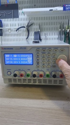 How to Set Voltage Using the Encoder on APS-7205 Power Supply | AKTAKOM Tutorial