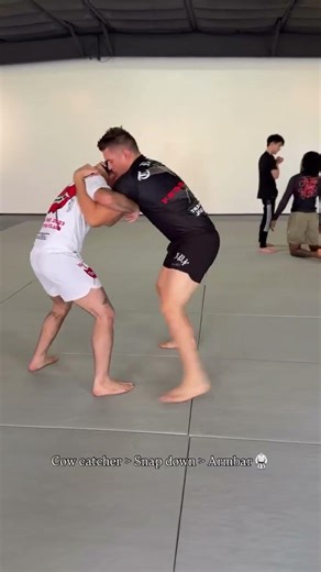 Using under-hooks to get to arm bars is a valuable skill. 🤙🏻