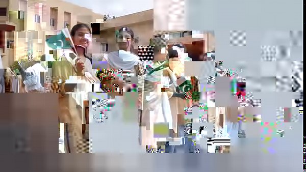 A spark of passion and a sea of students! 🔥🎓 The HBL PSL Trophy Tour begins with the Luminara lighting up Hyderabad 🏆✨ #HBLPSLX | #HBLPSLTrophyTour | Pakistan Super League