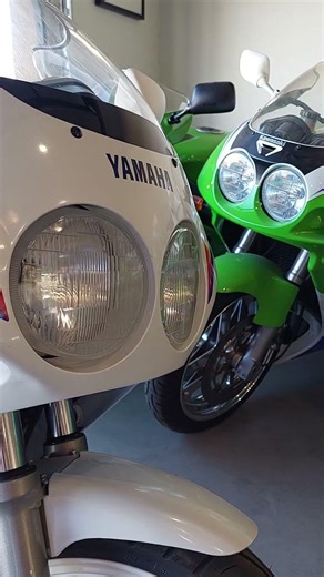 I have the FZR 400 out again.The 1990, Yamaha FZR 400 R A cool little bike. #fzr #fzr400 #zxr400r