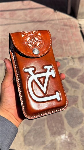Funda para celular personalizada en cuero - Talabartería Espiricueta