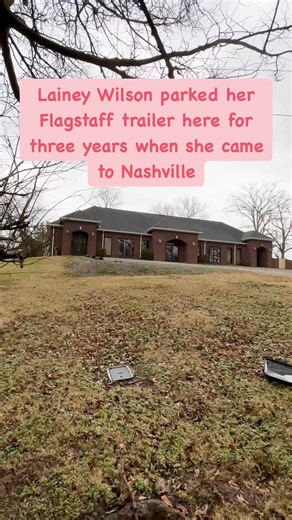 Lainey Wilson lived in a camper-trailer in a family friend’s parking lot in Bellevue from August 2011 to late 2014. From the backyard, she could see McKay’s Books being built. #nashville #laineywilson | Nashville Musical History Tour