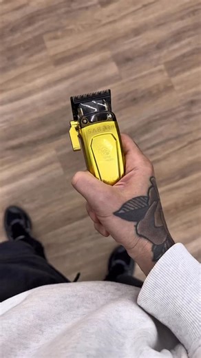 💈 𝙃𝙤𝙬𝙏𝙤𝙁𝙖𝙙𝙚𝟏𝟎𝟏 | 𝙀𝙫𝙚𝙧𝙮𝙩𝙝𝙞𝙣𝙜 𝘽𝙖𝙧𝙗𝙚𝙧𝙩𝙤𝙡𝙤𝙜𝙮 🏆 on Instagram: "Barber Clipper Collection 🔥 What Motor Are You Picking!? LMK 😈 ASMR Sounds 🎶 #barberlife #asmrsounds #fyp #taperfade #unboxing"