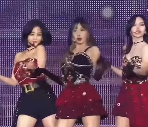Twice's Stunning Choreographed Performance on Stage