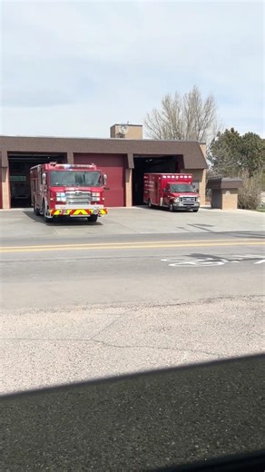 West Metro Fire Rescue engine 1 medic 1 responding #emergencyresponse #firebuff #firetruck