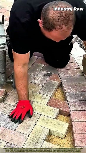보도블록 헤링본 패턴 시공법: 정밀 절단 및 배치 노하우 #worker #process #paving #construction #masonry
