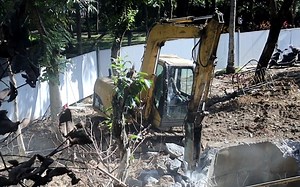 卡特307C挖掘机打破碎