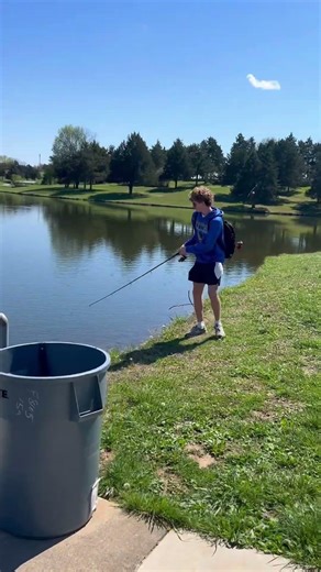 Catching a fish with my hand #fishing #bassfishing #bass