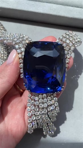 Christie's Jewellery on Instagram: "Countdown to 2026 featuring the Magnificent Blue Belle! One of the world’s rarest sapphires, both in size and quality. This magnificent specimen ranks as one of the most prestigious colored gems to have come to the market and Christie’s was honored to once again present the Blue Belle to our extraordinary collectors in New York Magnificent Jewels in 2025. THE BLUE BELLE A Superb Ceylon Sapphire and Diamond Necklace of 392.52 carats Sold: $11,335,000 Magnificen