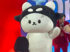 sansan今天把奶奶给的鱼带来给新朋友炫耀，笑死了