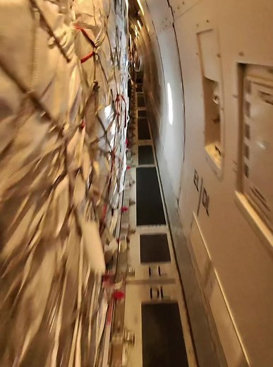 Ready to Offload: Boeing B747-400 Cargo Operations