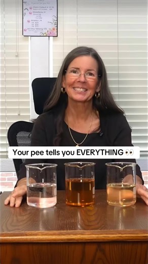 💧 What Color is Your Pee? 👉 While this demonstration isn’t perfect and it can vary, the overall colors used are meant to point you in the right direction. 💦 Most people think having clear pee is good, but it actually means you might be drinking TOO much water or not taking in enough electrolytes. 🍎 If your pee looks like apple juice or anything close to it, you are likely not getting enough water and need to up your intake of water. 🍋 But if your pee resembles a light yellow color to some e