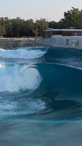 Surf Report coming to you from Waco, Texas🤠 Check out this perfect 4-wave set caught by Rob Henson 🌊 #Surf #Waco #Wavepool #SurfTok #SurfLife #Texas #Surfing | Waco Surf