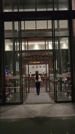 4-meter-high automatic sensor doors, excellent performance.