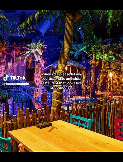 Explore Disney Parks: Pirates of the Caribbean Adventure