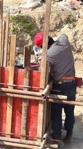 Installing columns formwork #construction#civilengineering#building