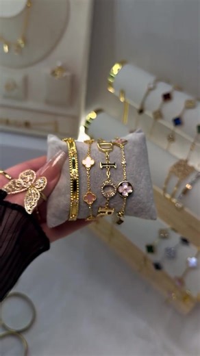 Exploring the Appeal of Gold Jewelry Stacking