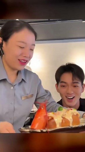 魔都限定！一口爆漿大龍蝦熱狗，沒預定吃不到！ #美食 #美食探店 #美食测评 #美食分享 #探店