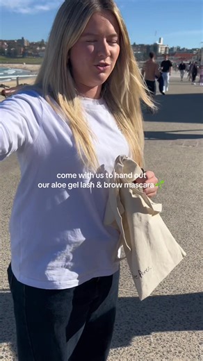 Excuse me!! You dropped your favourite brow gel mascara💖✨ #bondibeach #browgel #sydney #ereperez
