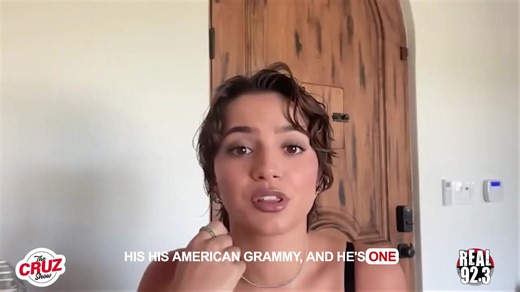 Isabela Merced really said "let me turn this reggaeton demo into a SALSA MASTERPIECE" over Zoom 😭⁣ ⁣ Sis held onto this collab for YEARS, tried to re-record it, then said "nah the original Zoom vocals hit different" and kept the 2020 version⁣ ⁣ Tony Succar really heard a chill pop song and said "this needs horns and salsa energy" then proceeded to win a Grammy 🏆⁣ ⁣ The fact that her little brother produced the original AND engineered the remix... family business at its finest⁣ ⁣ Sometimes the 