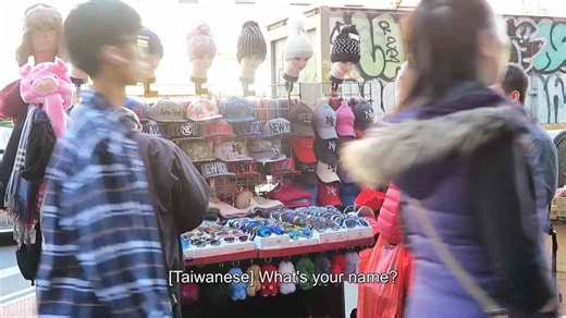 White guy flips the script in Chinatown with fluent Mandarin
